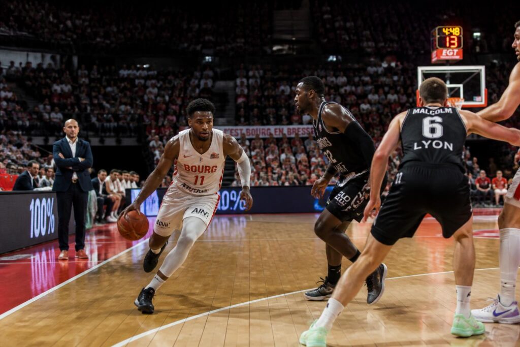 découvrez des stratégies efficaces pour optimiser chaque quart-temps au basketball et apprendre comment renverser le score en votre faveur.