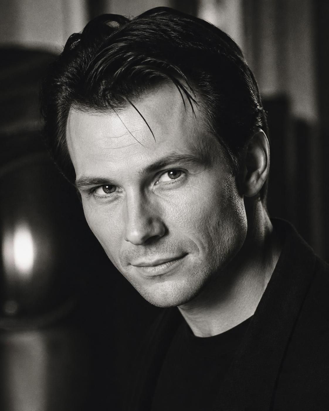 découvrez les rôles emblématiques de christian slater dans les films et séries tv incontournables à revoir absolument.